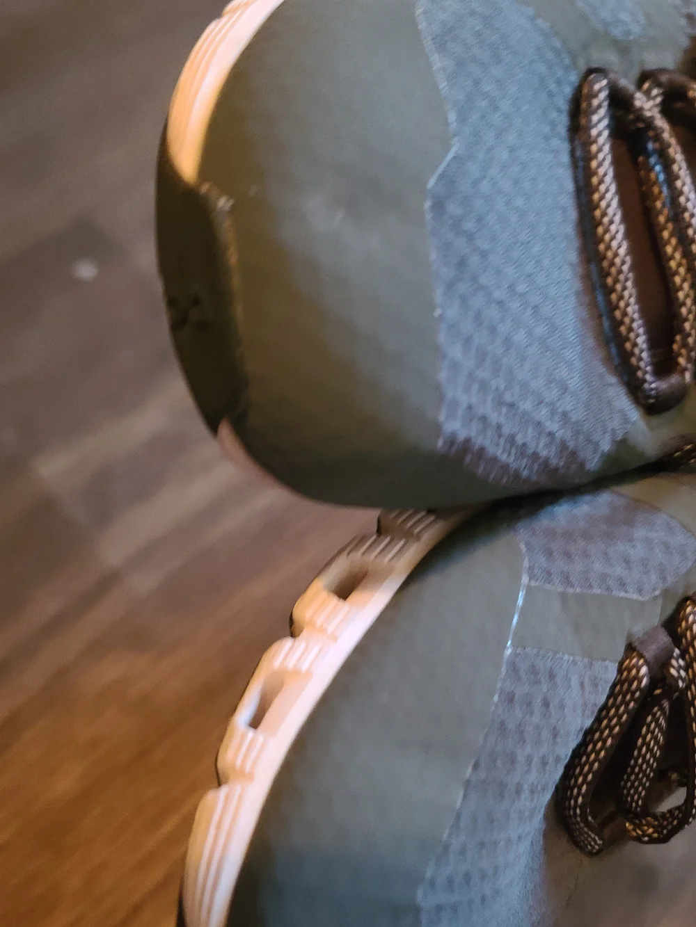 On Running Men's Teal and Black Cloud-Style Sneakers